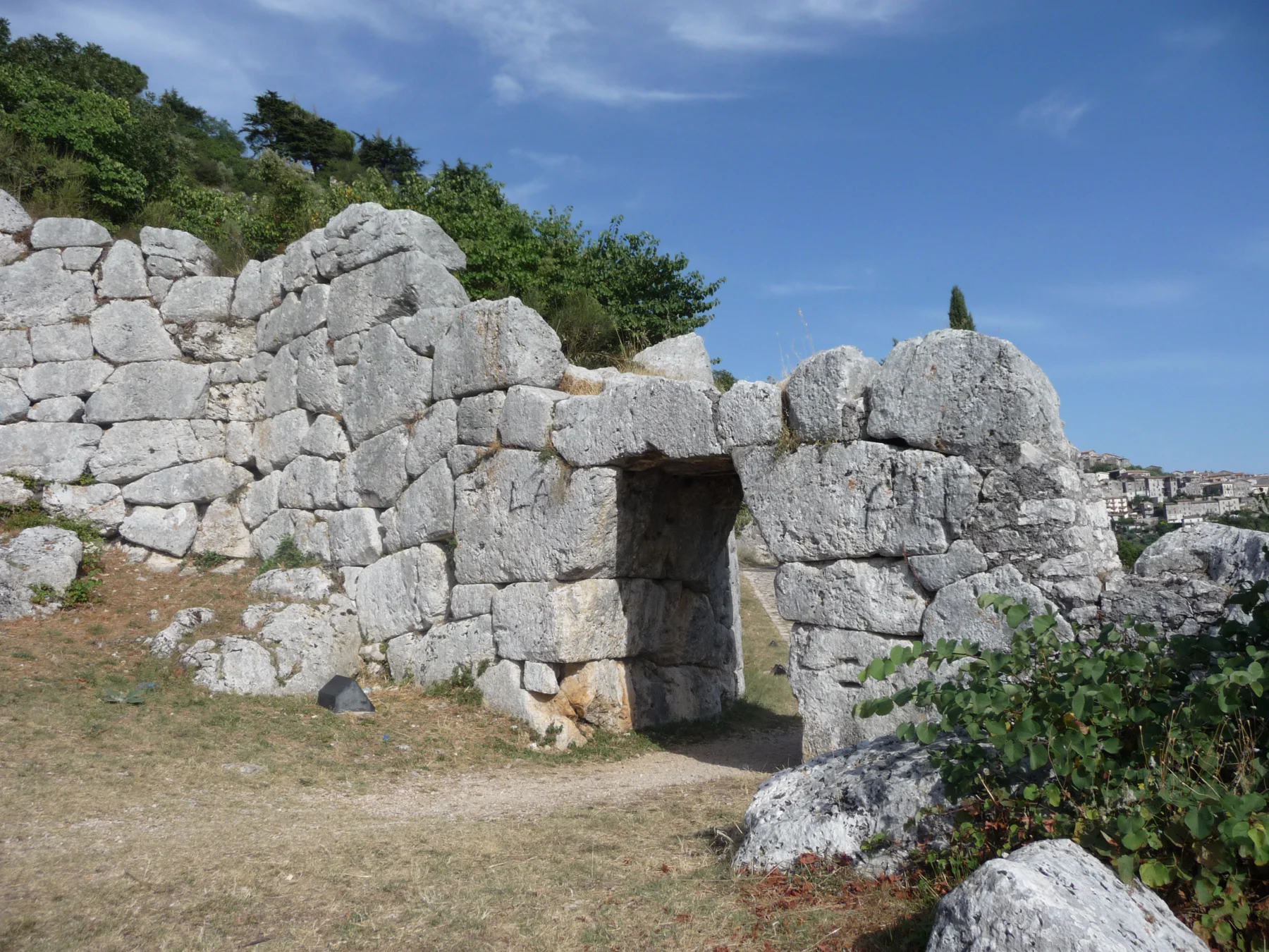 Porta Saracena: inside the gateway
